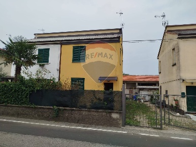 Foto Appartamento in Via Partigiani, Vellezzo Bellini Giovenzano di 85 m²
