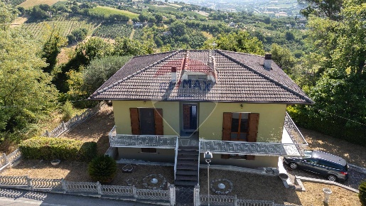 Foto Casa indipendente in Via Piagge Novali, Castelplanio Centro di 100 m²