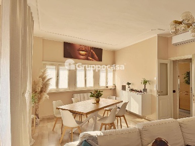 Foto Appartamento in Via Silvio Pellico, Magenta Centro di 102 m²