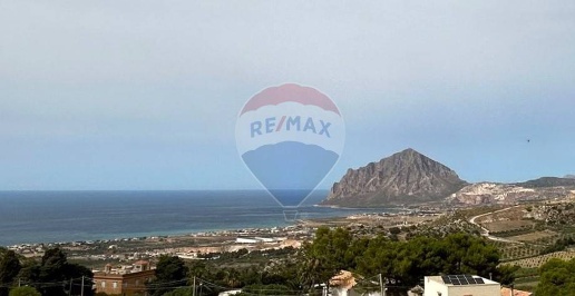 Foto Casa indipendente in Via Cavaliere, Valderice di 425 m² con 9 locali