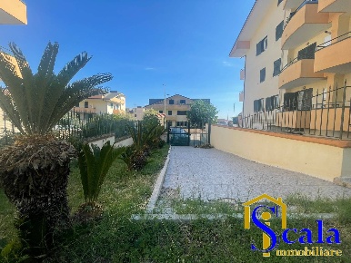 Foto Appartamento in VIALE KENNEDY, Vitulazio di 115 m² con 4 locali