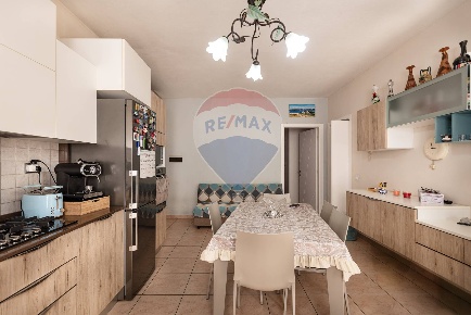 Foto Appartamento in Via Roma, Mergo Centro di 81 m² con 6 locali