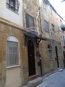 Foto Casa indipendente in Vicolo Limuti, Caltanissetta Centro di 112 m²