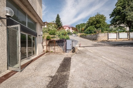 Foto Locale commerciale in Via Giuseppe Verdi, Castelplanio di 495 m²