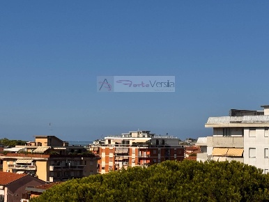 Foto Attico a Carrara Marina di Carrara di 170 m² con 6 locali in vendita