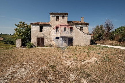 Foto Rustico in via Serra, San Marcello di 225 m² con 6 locali in vendita