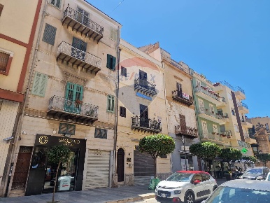 Foto Appartamento in CORSO UMBERTO I, Bagheria Centro di 89 m² con 3 locali