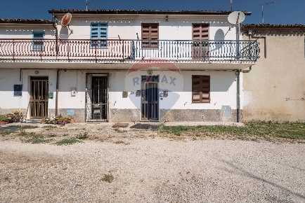 Foto Appartamento in Via Enrico Mattei, Castelplanio di 77 m² con 4 locali