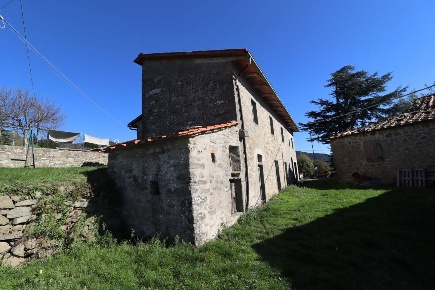 Foto Casa indipendente a Loro Ciuffenna di 140 m² con 8 locali in vendita