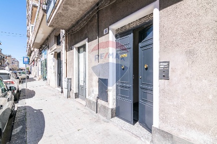 Foto Appartamento in Via Emanuele Bellia, Paternò di 118 m² con 4 locali