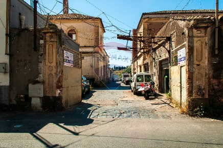 Foto Attività commerciale in Via Fossa Creta, Catania di 6000 m² in vendita