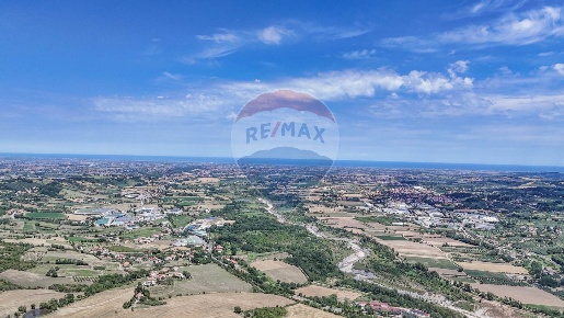 Foto Villa singola a Poggio Torriana Torriana di 350 m² con 10 locali
