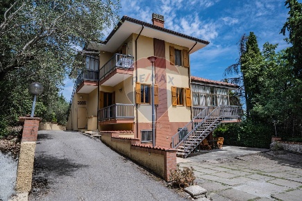 Foto Villa singola a Poggio Torriana Torriana di 350 m² con 10 locali