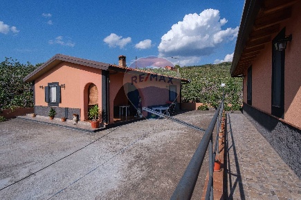 Foto Villa singola in Contrada Grottitti, Bronte di 146 m² con 5 locali