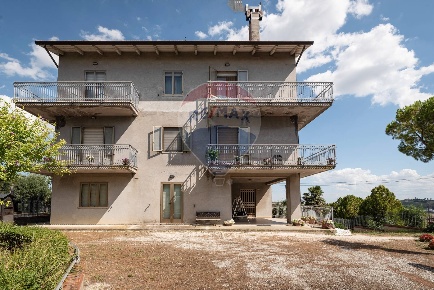 Foto Appartamento in via gavigliano, Belvedere Ostrense di 223 m²