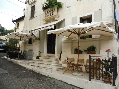 Foto Bar in Via Castello 1, Montebello Vicentino Centro di 160 m²