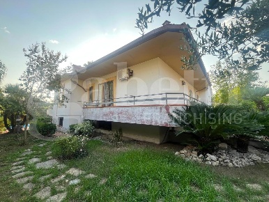 Foto Villa bifamiliare in Vittorio Veneto, Pignataro Maggiore di 250 m²