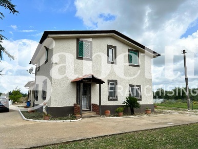 Foto Casa indipendente in Via Eschido 40, Latina Borgo Carso di 140 m²