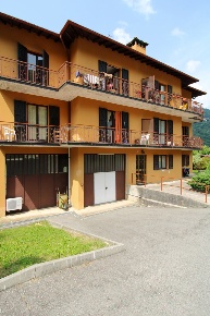 Foto Appartamento in Via Reti 15, Laino di 78 m² con 5 locali in vendita