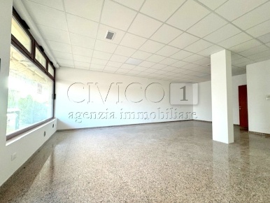 Foto Locale commerciale in Via delle Magnolie 23, Vicenza Marola di 52 m²
