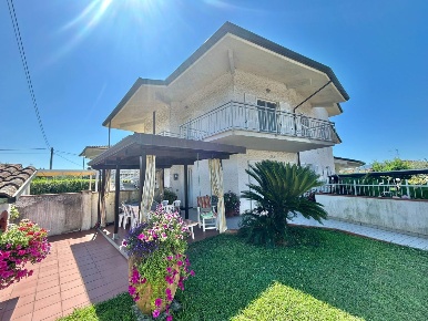 Foto Appartamento a Fosdinovo Borghetto Melara di 154 m² con 6 locali