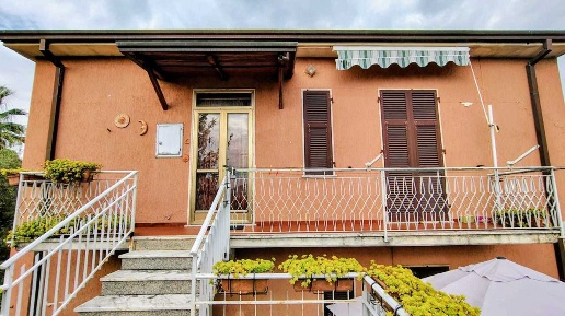Foto Case semi ndipendenti a Castelnuovo Magra di 150 m² con 6 locali