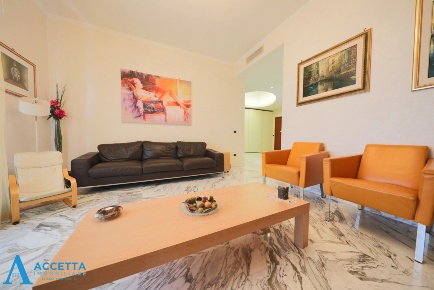 Foto Appartamento in Via Plinio 87, Taranto Tre Carrare di 182 m²