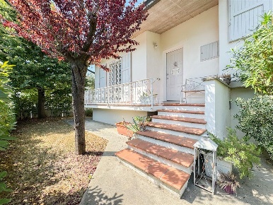 Foto Casa indipendente a Ravenna Savarna di 192 m² con 5 locali in vendita