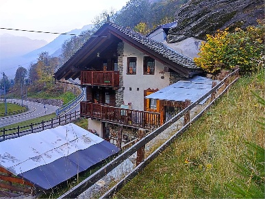 Foto Casa indipendente in località castel, Gressoney-Saint-Jean di 195 m²