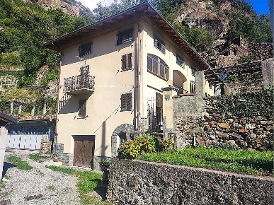 Foto Appartamento in via Schigliata, Pont-Saint-Martin Centro di 180 m²