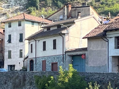 Foto Appartamento in Vico il Portino, Gavi Centro di 269 m² con 6 locali