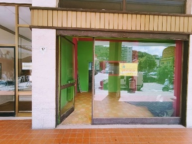 Foto Negozio in piazza della repubblica  17, Villadossola di 45 m²