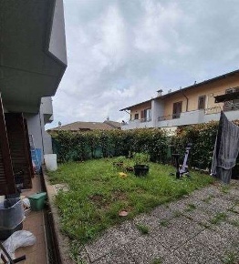 Foto Appartamento in Via Bloch 15, Spirano di 106 m² con 6 locali