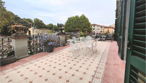 Foto Appartamento in Piazza Santa Maria, Lucca di 140 m² con 7 locali