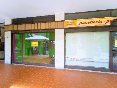Foto Negozio in piazza della repubblica  17, Villadossola di 45 m²