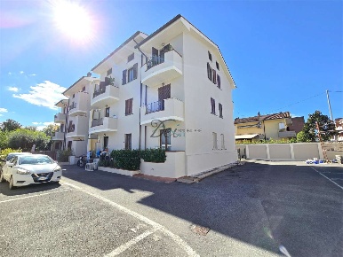 Foto Duplex in Via Martini, Lucca San Filippo di 110 m² con 5 locali