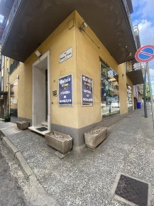 Foto Negozio in Via Ippocrate, Acri Centro di 102 m² con 1 locali