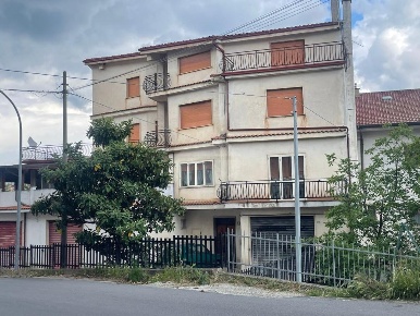 Foto Appartamento in Via Acheruntia, Acri Centro di 140 m² con 1 locali