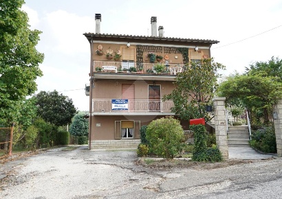 Foto Appartamento in San Martino in colle, Gubbio di 110 m² con 5 locali