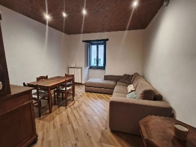 Foto Appartamento in Via Garibaldi snc, Amelia Centro di 90 m² con 4 locali