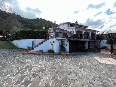 Foto Appartamento in Via Villa in VIA IPPOCRATE 190, Terni di 250 m²