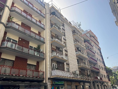 Foto Negozio in Via  Niccolò Pizzoli 13/A, Bari Murat di 50 m² con 2 locali
