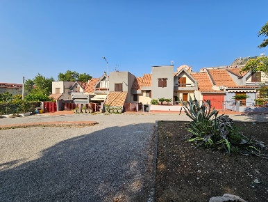 Foto Villa a schiera in VIA ENRICO LONGI, Enna Centro di 250 m² in vendita