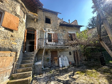 Foto Rustico in Via Panizzara, Erli Centro di 180 m² con 8 locali