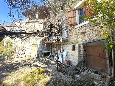 Foto Rustico in Via Panizzara, Erli Centro di 180 m² con 8 locali