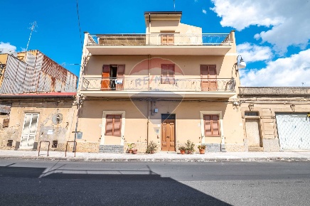 Foto Casa indipendente in Via Vittorio Veneto, Grammichele di 199 m²