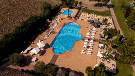 Foto Locale commerciale a Polesella Centro di 41093 m² con 10 locali