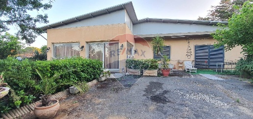 Foto Villa singola in VIA ANTONINO BARBARA, Caltagirone Centro di 225 m²