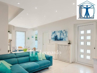 Foto Villa a schiera in via Verdi, Montignoso Ronchi - Poveromo di 180 m²