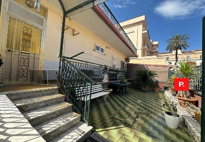 Foto Appartamento in via Avezzana, Santa Maria Capua Vetere di 200 m²